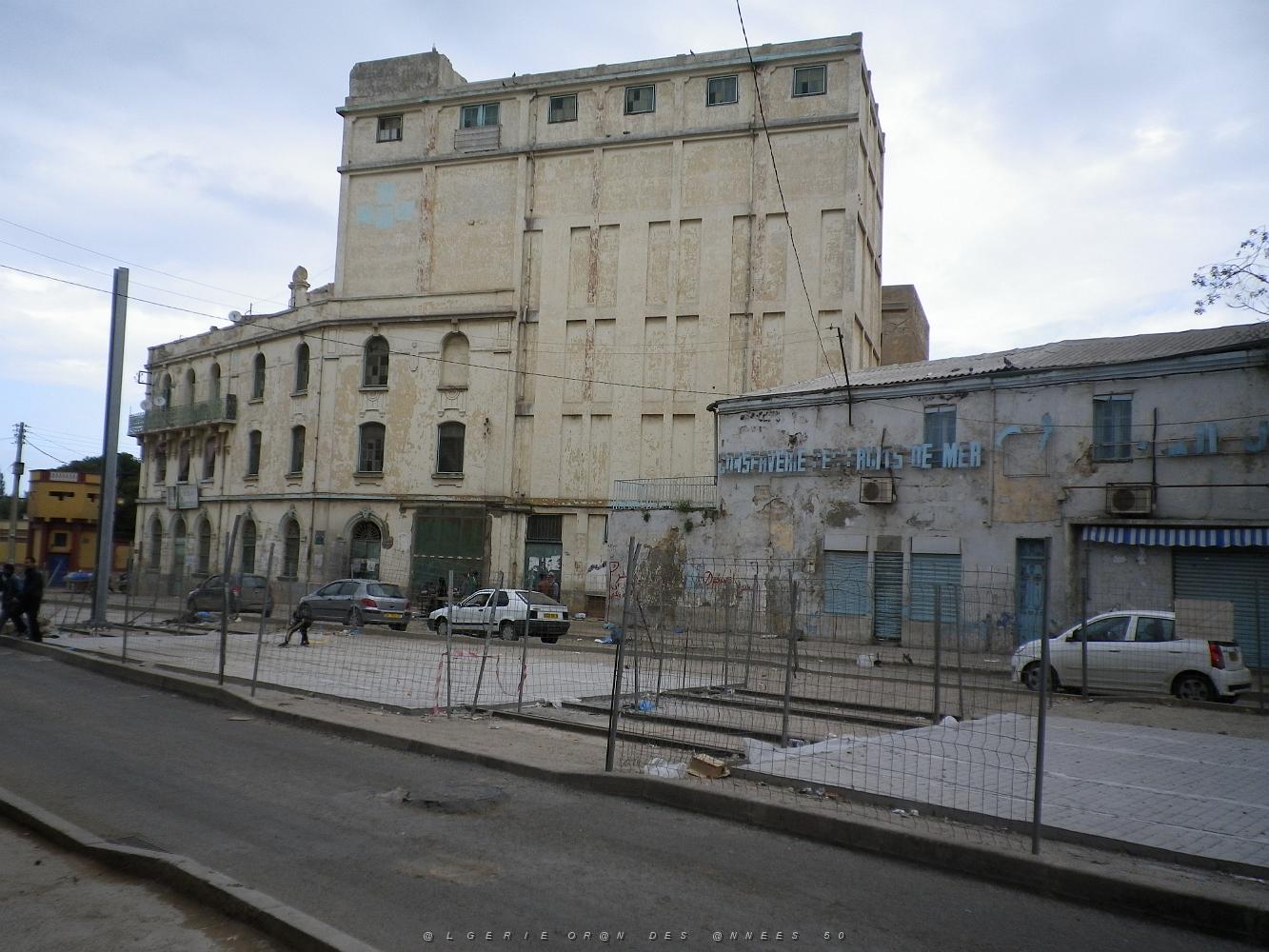 262 les grands moulins sur le bd mascara.JPG